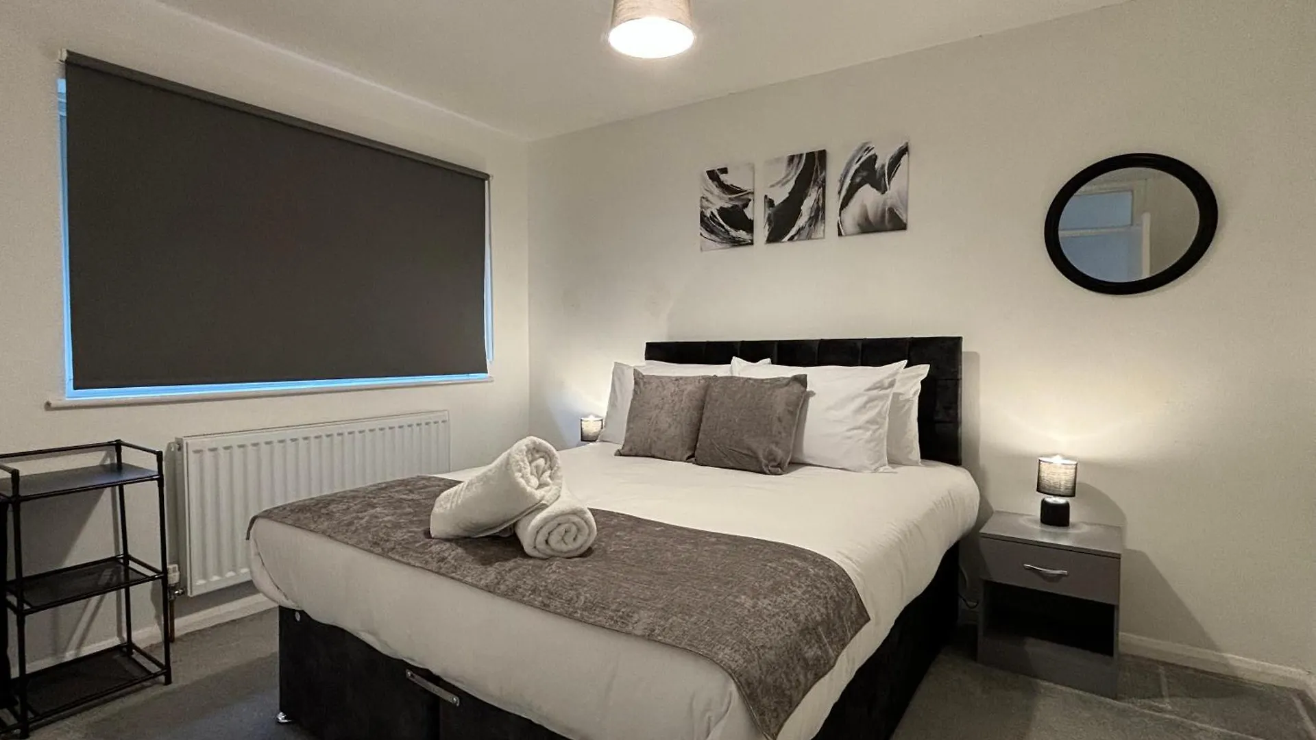 4 Bedroom Fully Furnished House - Private Garden - 8 Mins To Lgw Airport - Free Parking Crawley  United Kingdom