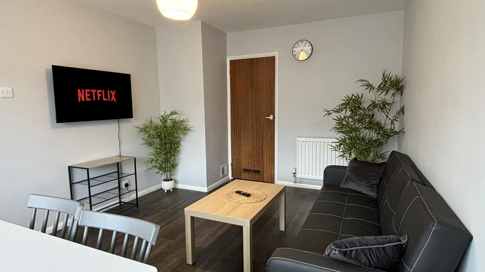 4 Bedroom Fully Furnished House - Private Garden - 8 Mins To Lgw Airport - Free Parking Crawley  Apartment